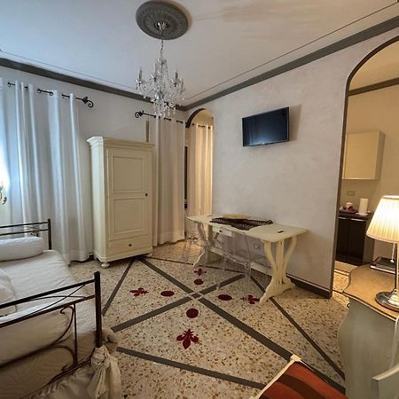 Palazzo Mari Suite & Rooms B&B Montevarchi Exteriör bild