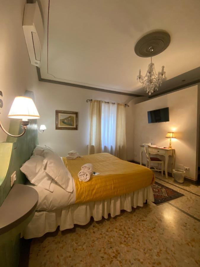 Palazzo Mari Suite & Rooms B&B Montevarchi Exteriör bild