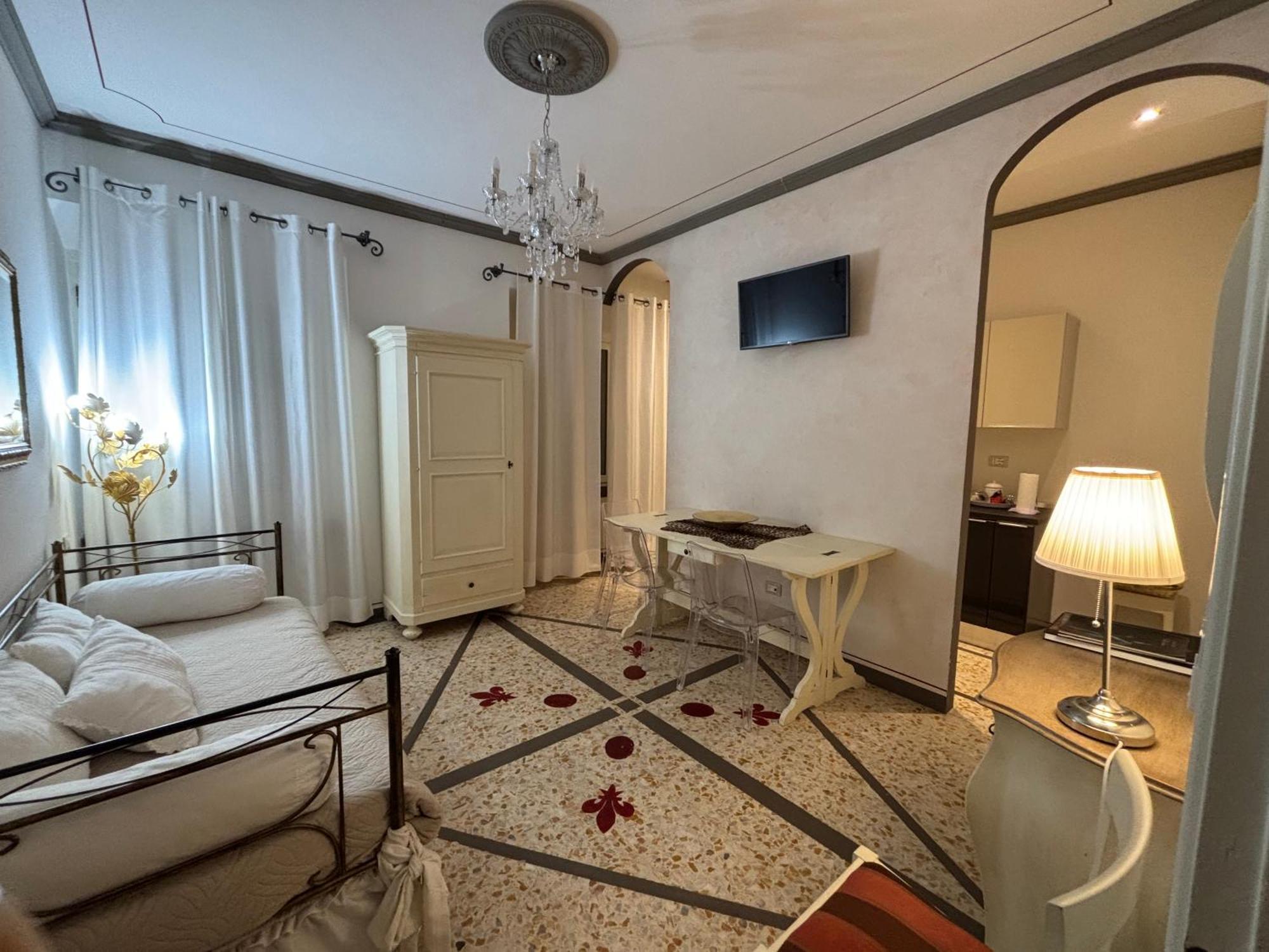 Palazzo Mari Suite & Rooms B&B Montevarchi Exteriör bild