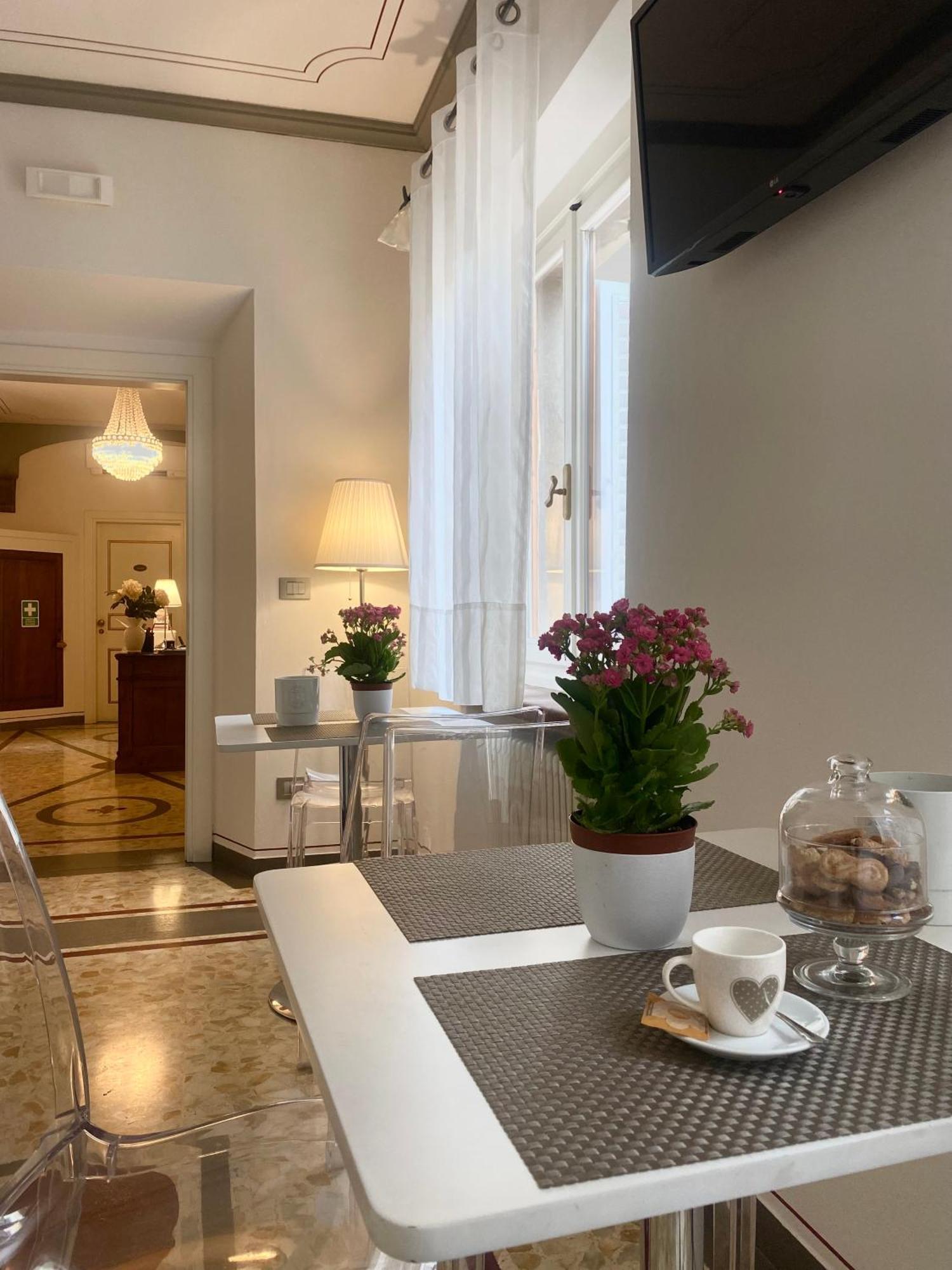 Palazzo Mari Suite & Rooms B&B Montevarchi Exteriör bild