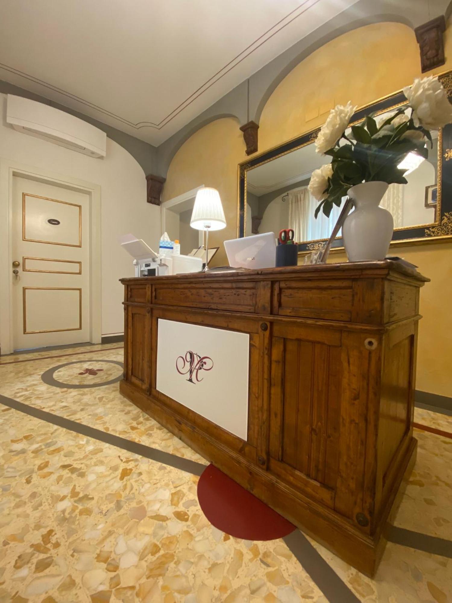 Palazzo Mari Suite & Rooms B&B Montevarchi Exteriör bild