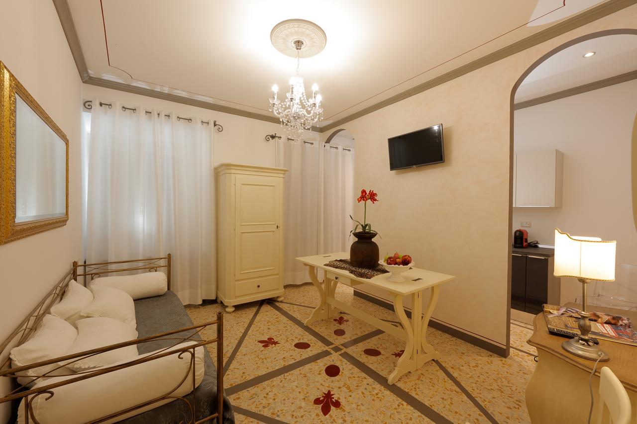 Palazzo Mari Suite & Rooms B&B Montevarchi Exteriör bild