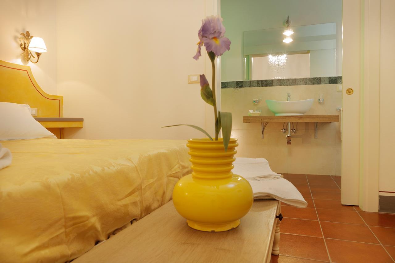 Palazzo Mari Suite & Rooms B&B Montevarchi Exteriör bild