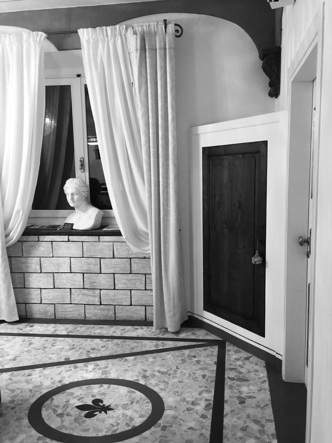 Palazzo Mari Suite & Rooms B&B Montevarchi Exteriör bild
